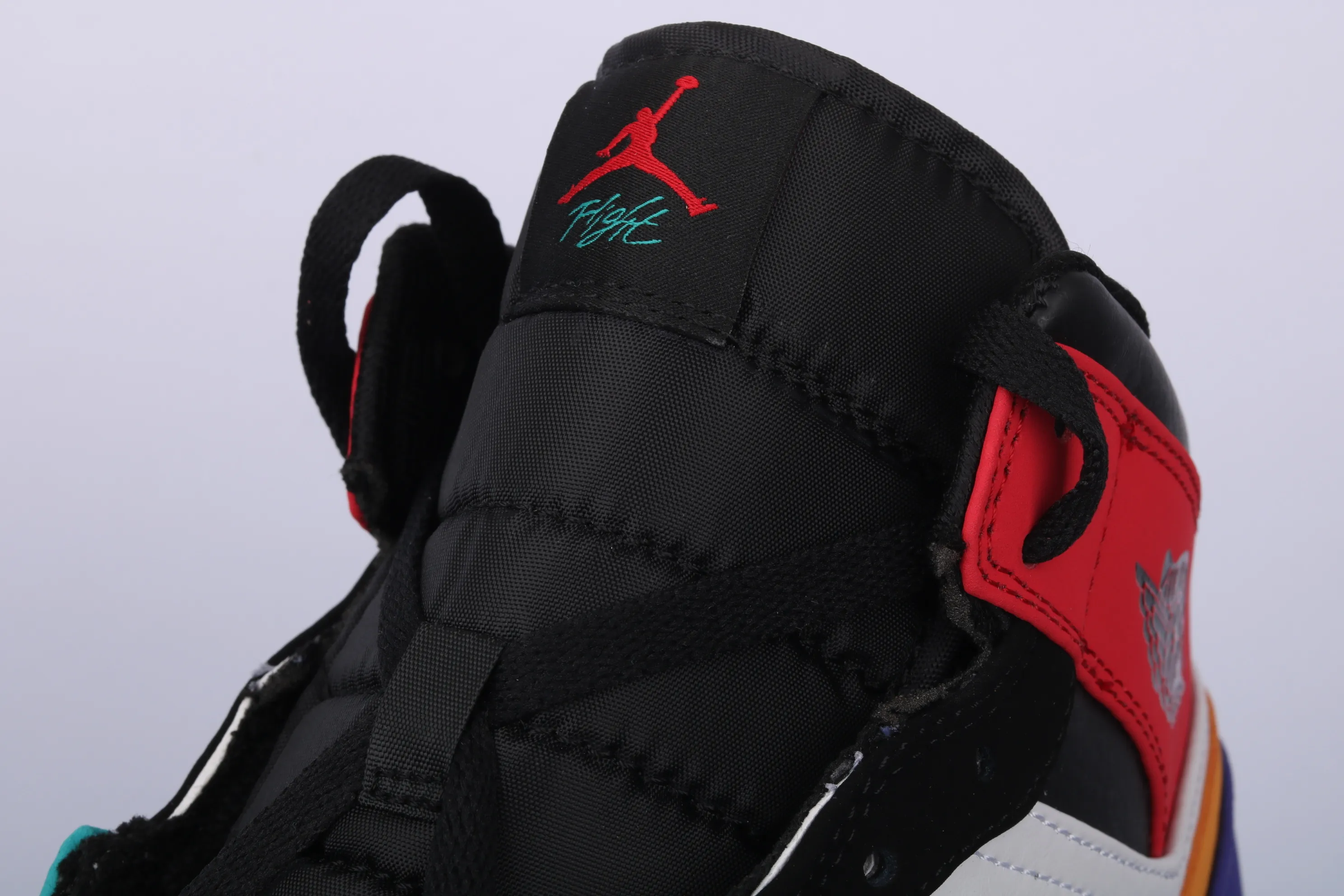 All categories Air Jordan Jordan series basketball shoes Air Jordan 1 Mid Air Jordan 1 Mid four-color stitching toe mid-top full toe layer authentic 554724-125